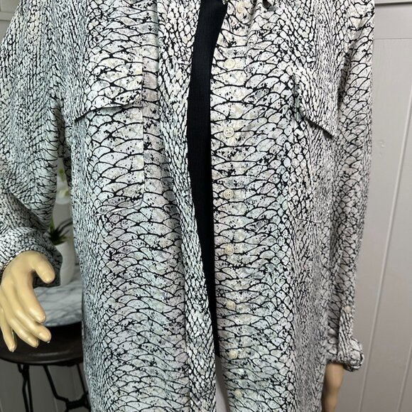 Investments II Reptile Print Button Blouse size 1X Snake Dragon - Picture 9 of 9